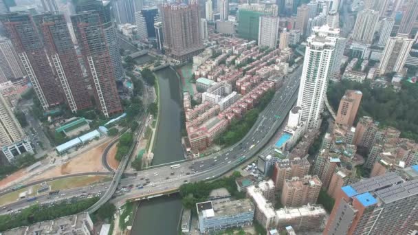 Uma vista aérea do skyline de Shenzhen, China sob o tempo smokey — Vídeo de Stock