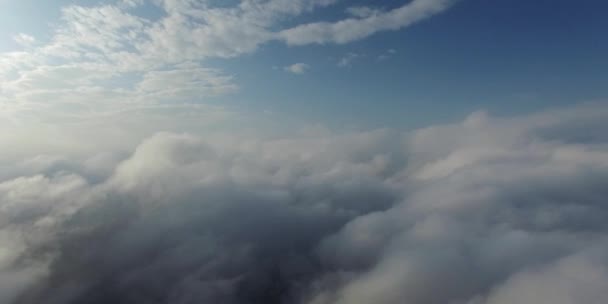 Di atas awan dengan langit biru — Stok Video