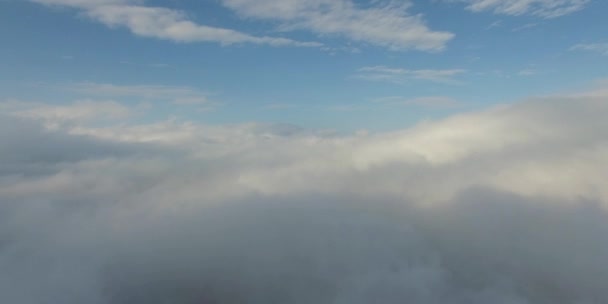 Über der Wolke mit blauem Himmel — Stockvideo