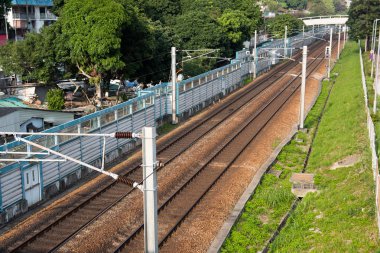 Güneşin altında demiryolu