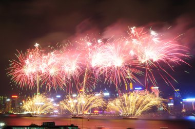 Victoria Harbour, Hong Kong renkli havai fişek