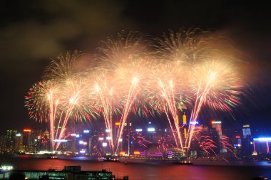 Victoria Harbour, Hong Kong renkli havai fişek