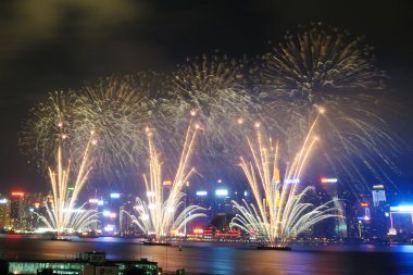 Victoria Harbour, Hong Kong renkli havai fişek
