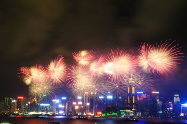 Victoria Harbour, Hong Kong renkli havai fişek
