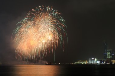 Victoria Harbour, Hong Kong renkli havai fişek