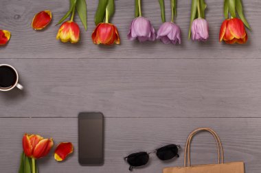 çalışma alanı ile çiçekler üzerinde Üstten Görünüm.