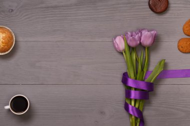 çalışma alanı ile çiçekler üzerinde Üstten Görünüm.