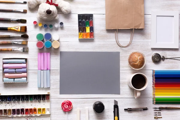 Masaüstü işyeri tasarımcı, sanatçı, ressam