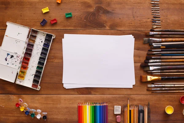 Masaüstü işyeri tasarımcı, sanatçı, ressam