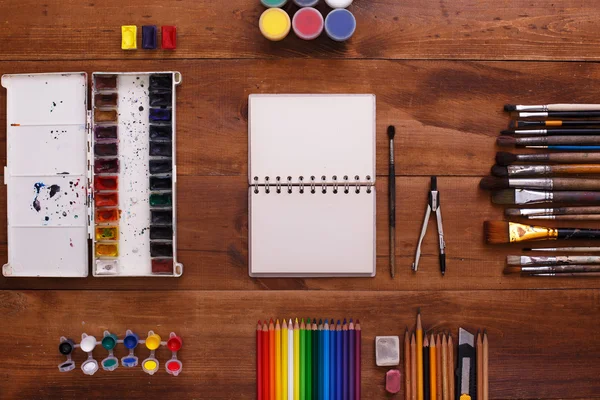 Masaüstü işyeri tasarımcı, sanatçı, ressam