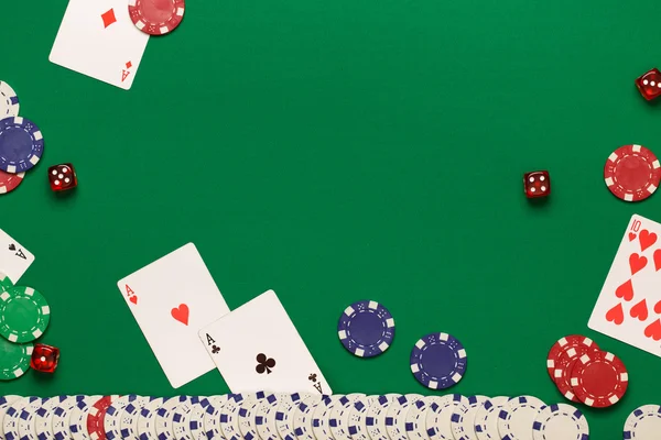 赌场的筹码和牌 — 图库照片