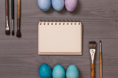 Yumurta boyama araçları ile