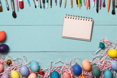 Yumurta boyama araçları ile
