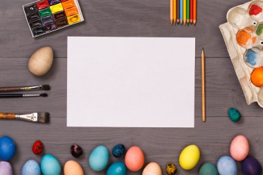 Yumurta boyama araçları ile