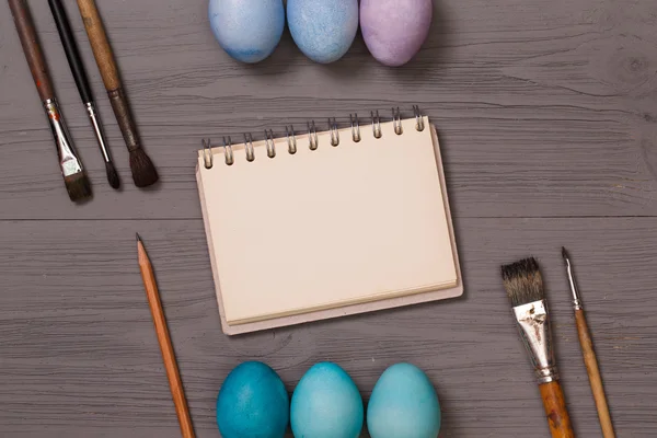 Yumurta boyama araçları ile