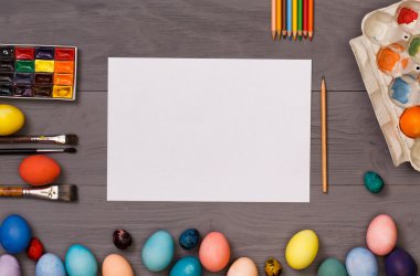 Yumurta boyama araçları ile