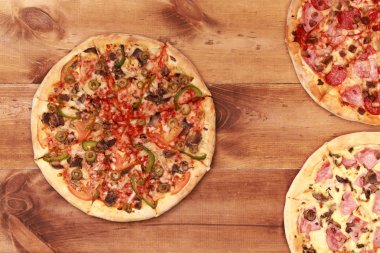 Masada üç lezzetli Pizza 