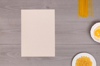  Makarna pişirmek için malzemeler.