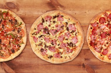 Masada üç lezzetli Pizza 