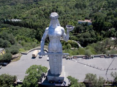 Gürcistan anne multicopter Tiflis kullanılarak yapılan anıtın hava fotoğraf