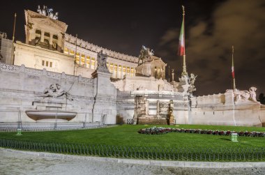 Altare della Patria gece