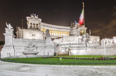 Altare della Patria gece