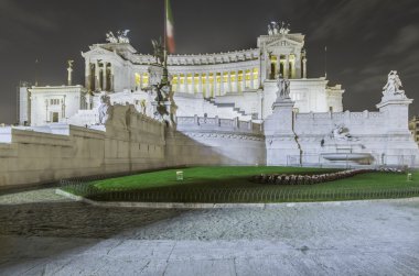 Altare della Patria gece