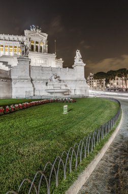 Altare della Patria gece