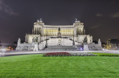 Altare della Patria gece