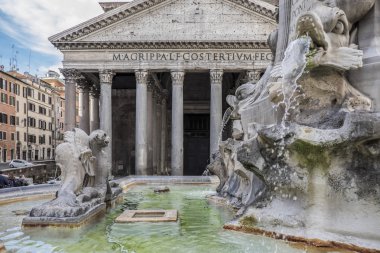 Pantheon ile çeşme