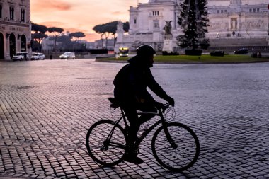 Piazza Venezia ile bisikletçi yolculuk