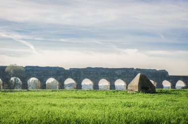 Roma'nın antik su kemeri