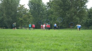 Berlin, Almanya 'daki Gleisdreieck Parkı' nda Quidditch Maçı
