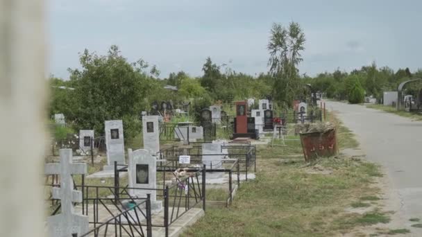 Pemakaman Rusia Ortodoks Gloomy Tempat Pemakaman Orang Pemakaman Kristen Kuburan — Stok Video