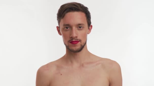 Atractivo Medio Desnudo Joven Morena Hombre Con Barba Bigote Mostrar — Vídeos de Stock