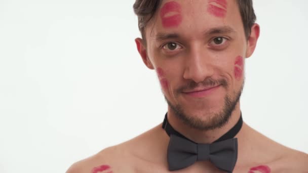 Primer Plano Retrato Hermoso Hombre Barbudo Joven Con Cabello Castaño — Vídeo de stock