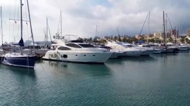 Limana demirledi Katamaran ile bağlantı noktasının görünümü.