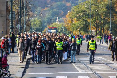 Prag, Legion Köprüsü Çek Cumhuriyeti, Prag, Çek Cumhuriyeti - 24 Ekim 2015: gösteri üstünde 24 Ekim 2015