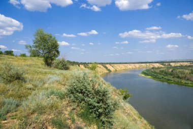 Krutoyar denilen Vyoshenskaya köyünün yakınındaki Don Nehri üzerindeki yüksek kil kayalığı.