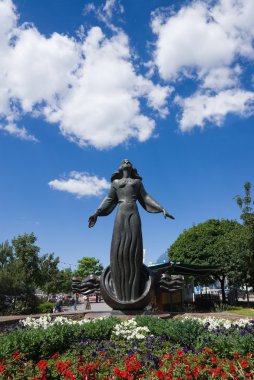 Rostov-on-Don seti üzerinde bir Rostovchanka heykeli 