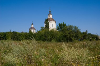 Starocherkasskaya köyündeki Ratnaya bölgesinde Çayırlık ve Dönüşüm (Ratnaya) Kilisesi  