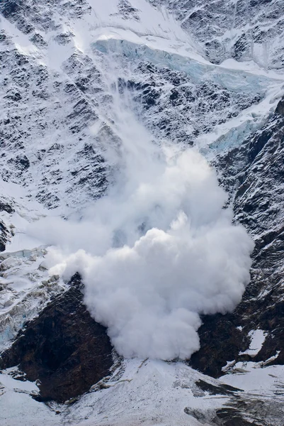 Lawina Śnieżna Zboczu Góry — Zdjęcie stockowe