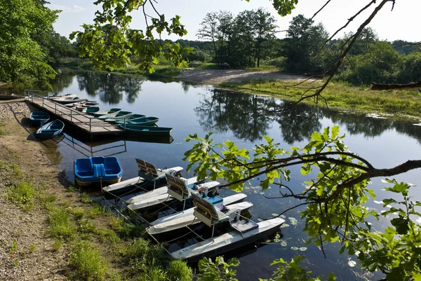 Boat Station Bank Forest River — Stock Photo, Image