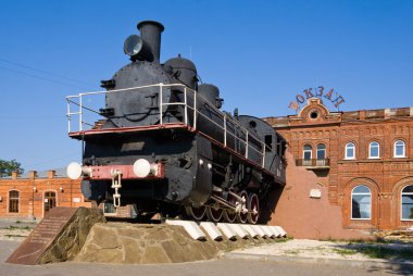 Taganrog 'daki Vosstaniya Meydanı' nda buharlı lokomotif