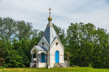     Starocherkassk yakınlarındaki Manastır yolunda bir şapel.