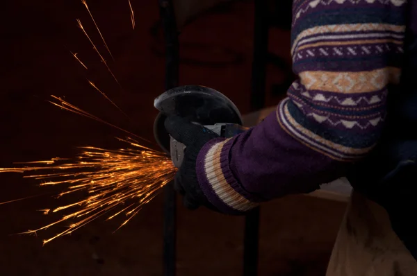 aracıyla çalışırken kıvılcım