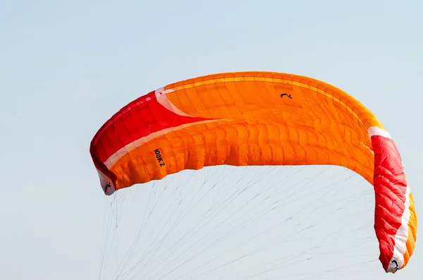 Planör. turuncu planör. havada planör