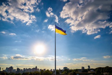 Kiev, Ukrayna 23 Ağustos 2020: Ukrayna bayrağı ülkenin en büyüğü.