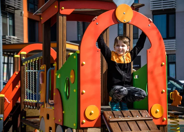 Engraçado Bonito Menino Feliz Brincando Playground Emoção Felicidade Diversão Alegria — Fotografia de Stock