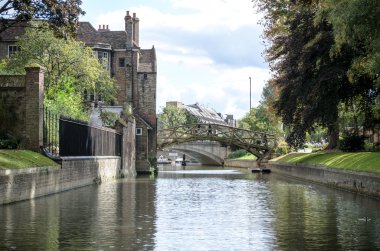 Cam Nehri yanındaki başkanları Lodge, Cambridge, İngiltere'de matematiksel köprüden matematiksel köprü sonbahar doğal görünümü